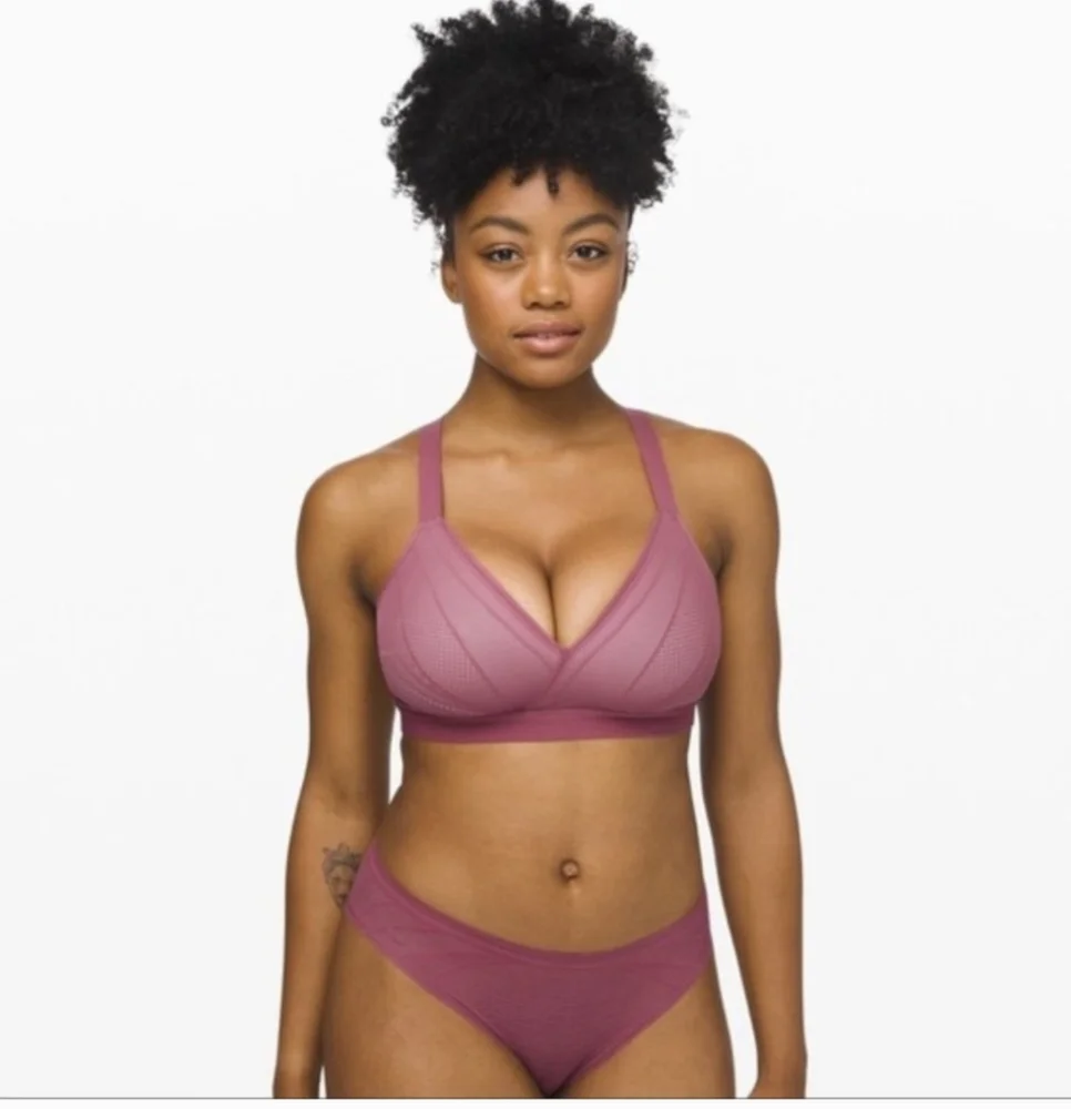 Lululemon awake to lace sports bra - Picture 2 of 8